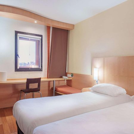 Ibis Saint Quentin Basilique Hotel Exterior photo