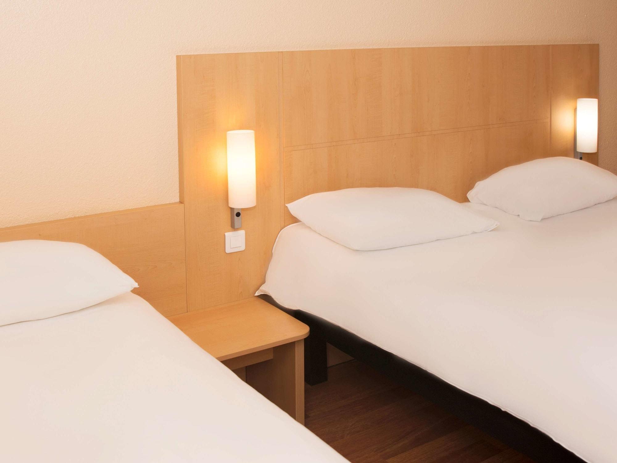 Ibis Saint Quentin Basilique Hotel Exterior photo