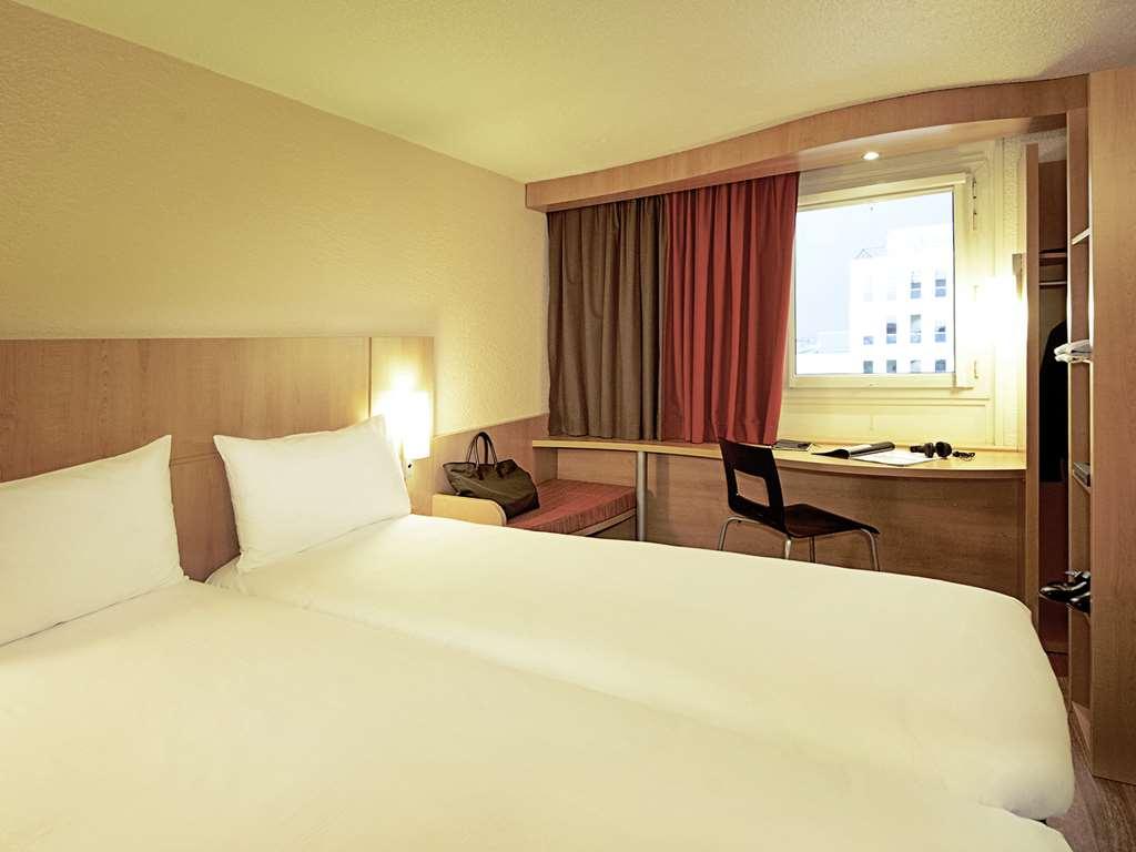 Ibis Saint Quentin Basilique Hotel Room photo