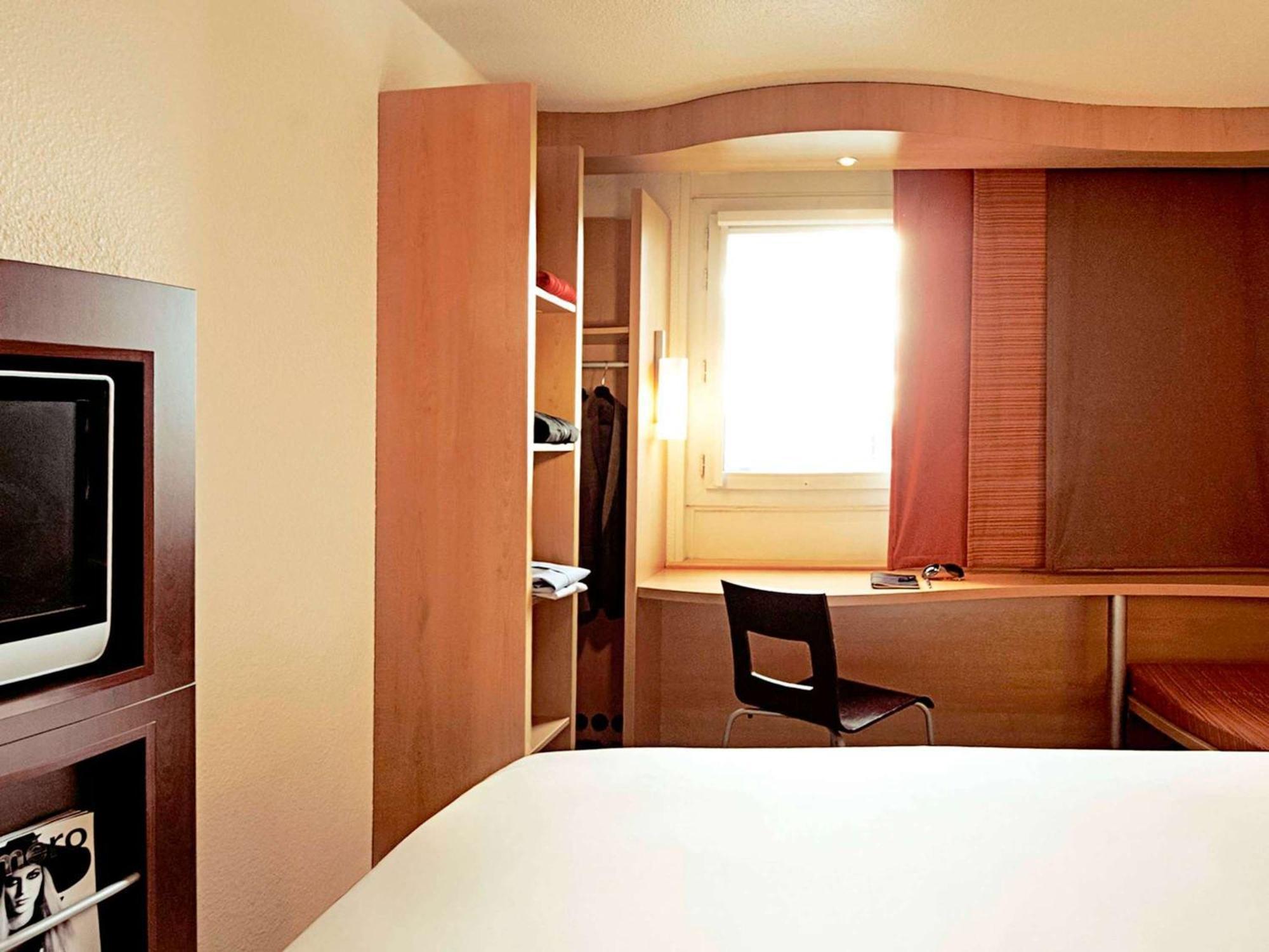 Ibis Saint Quentin Basilique Hotel Exterior photo
